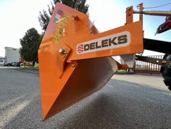 tipping transportbox for tractor bucket 140
